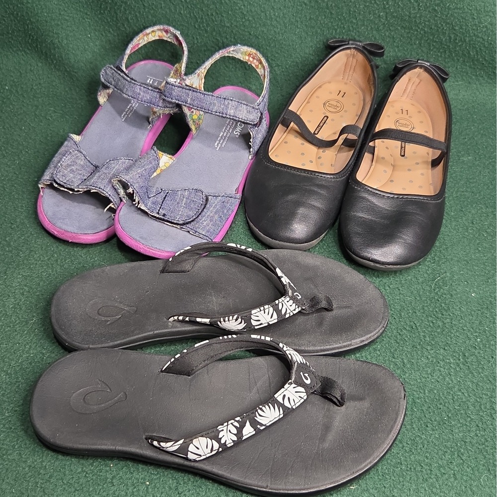 Girls size 11 Sandals / Flip Flops / Slip-ons 3 pair needing a good home
